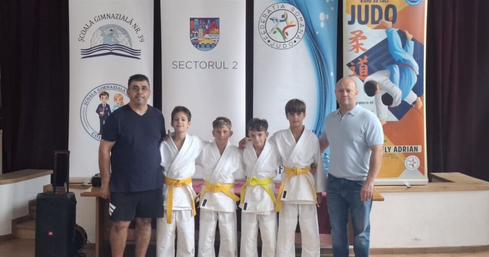 Sportivii ACS Motiuashi alaturi de antrenori la Scoala Gimnaziala nr. 39